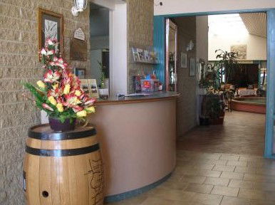 Travellers Rest And The Courtyard Restaurant - thumb 3