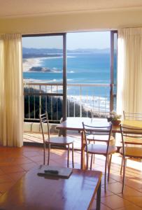 Beachfront Towers - Accommodation Bookings 2