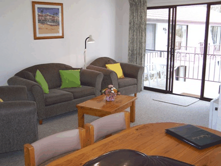 Peninsular Apartments - Accommodation Bookings 2
