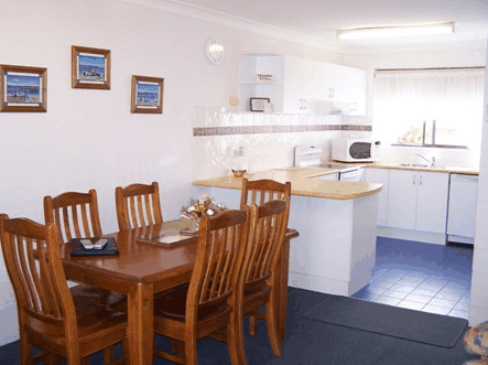 Peninsular Apartments - Accommodation Bookings 4