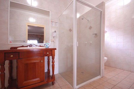Country Gardens Motor Inn - Accommodation Bookings 1