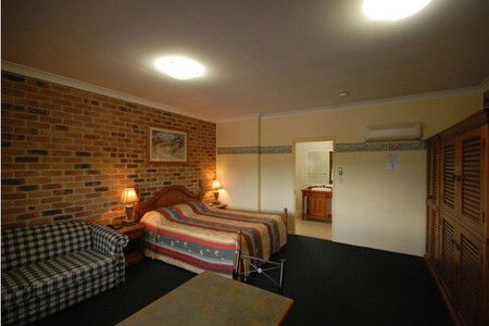 Country Gardens Motor Inn - Accommodation Bookings 3