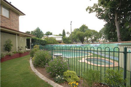 Country Gardens Motor Inn - Accommodation Bookings 5