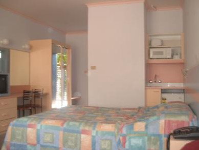 Golden Sands Motor Inn - Accommodation Bookings 1