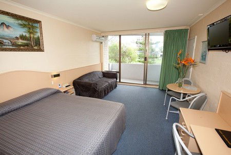 Palm Court Motor Inn - Accommodation Bookings 1
