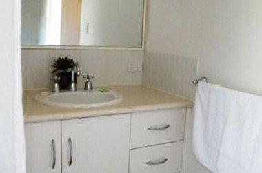 Clarks Beach Apartment - Accommodation Bookings 2