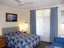Flying Spur Motel - thumb 1