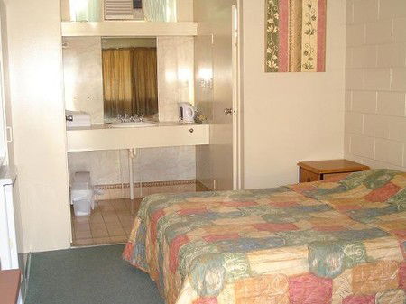 Hi Roller Motel - thumb 1