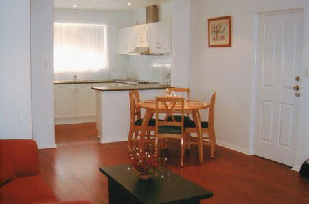 AA Madalena Court Holiday Apartments - Accommodation Bookings 1