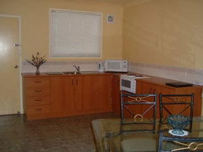 Hopkins House Motel & Apartments - Accommodation Bookings 5