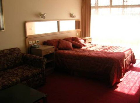 Peninsula Motor Inn And Tyabb Fly Inn - Accommodation Bookings 1