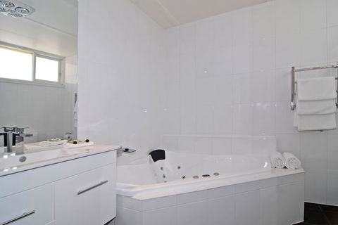 Ocean Grove Motor Inn - Accommodation Bookings 4