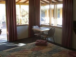 Desert Oaks Resort - Accommodation Bookings 7