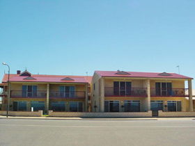 Tumby Bay Hotel Seafront Apartments - Accommodation Bookings 0