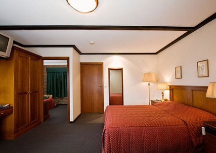 Mick O'Shea's Irish Pub And Motel - Accommodation Bookings 2