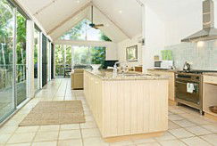 Absolute Beachfront Belongil Summerhouse - Accommodation Bookings 2