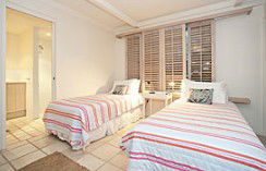 Absolute Beachfront Belongil Summerhouse - Accommodation Bookings 4