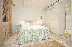 Absolute Beachfront Belongil Summerhouse - Accommodation Bookings 5