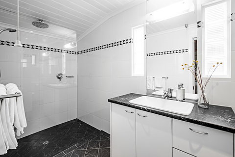 Lucy's House - Accommodation Bookings 3