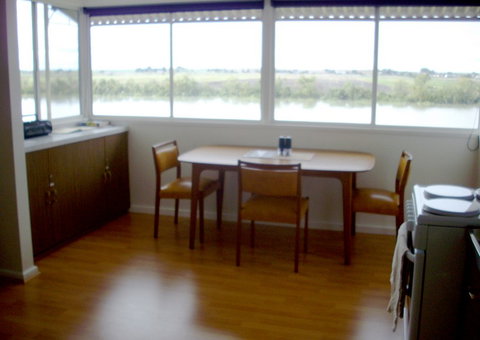 Riverfront Holiday House - Accommodation Bookings 2