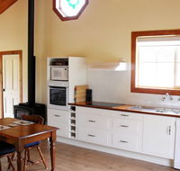 The Old Oak Bed and Breakfast - The Shearing Quarters - Accommodation Bookings
