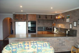Three Hut Point Waterfront Accommodation - Accommodation Bookings 0