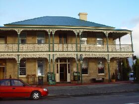 Richmond Arms Hotel - The - Accommodation Bookings 0