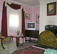 Hollyhock Cottage - Accommodation Bookings