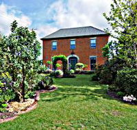 Mrs Currie's House BB - Accommodation Bookings