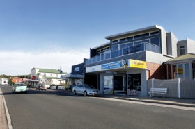 Penguin Waterfront Escape - Accommodation Bookings 0