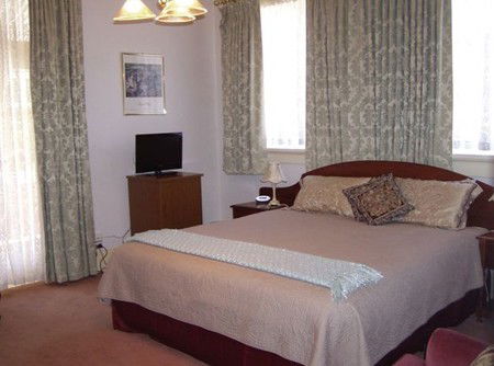 Glen Osborne House - Accommodation Bookings 1
