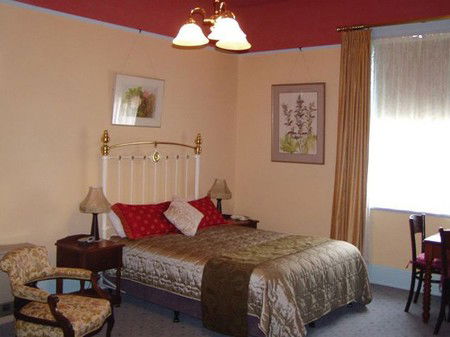 Glen Osborne House - Accommodation Bookings 4