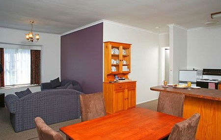 Fox And Hounds Inn - Accommodation Bookings 1