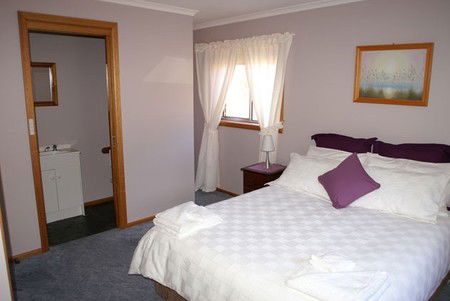 Three Hut Point Waterfront Accommodation - Accommodation Bookings 1