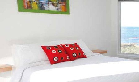 Penguin Waterfront Escape - Accommodation Bookings 1