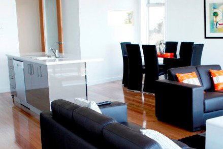 Penguin Waterfront Escape - Accommodation Bookings 2