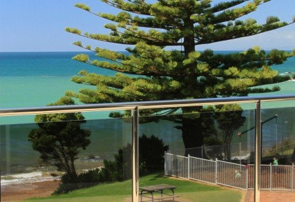 Penguin Waterfront Escape - Accommodation Bookings 4