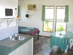 Gee Dees Family Cabins - Accommodation Bookings 1