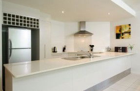 Cairns Beachfront Apartment - Accommodation Bookings 1