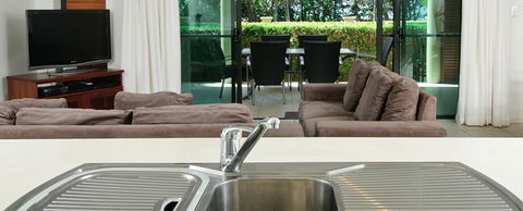 Cairns Beachfront Apartment - Accommodation Bookings 4