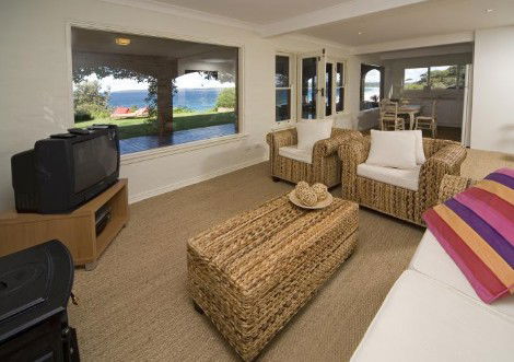 Absolute Waterfront At Hyams Beach - Elandra - Accommodation Bookings 4