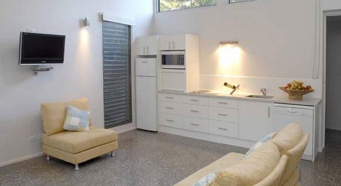 By The Beach B And B Holiday Apartments - Accommodation Bookings 1