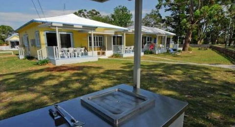Calm Waters Waterfront Cottages - Accommodation Bookings 4