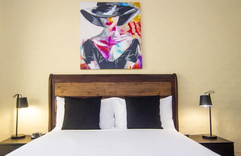 Crescent Motel - Accommodation Bookings 1