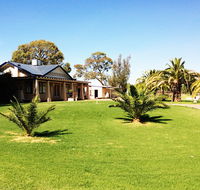 Curlwaa Caravan Park - Accommodation Bookings