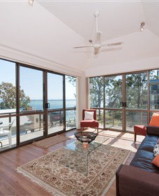 Magnus Street Treetops - Accommodation Bookings 1