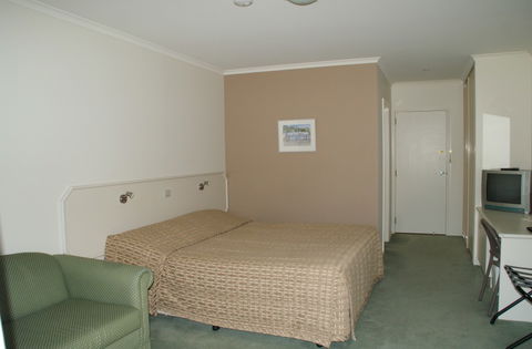 Deniliquin Country Club Motor Inn - Accommodation Bookings 1