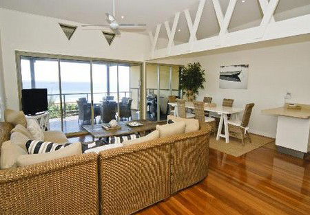 Claytons On Cylinder Beach Front Apartments - Accommodation Bookings 1