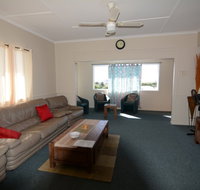 AMELIA STREET GLADSTONE 5 BEDROOMS - Accommodation Bookings