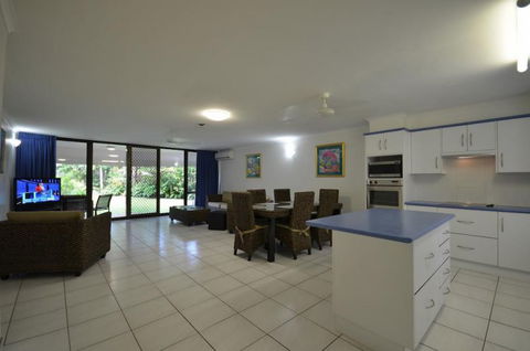 Roydon Beachfront Holiday Apartments - Accommodation Bookings 10